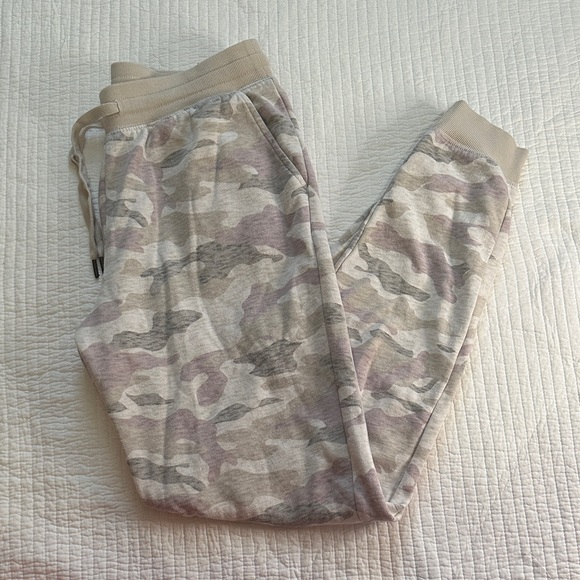 Old Navy Pants - Old Navy Women's Beige Camouflage Joggers